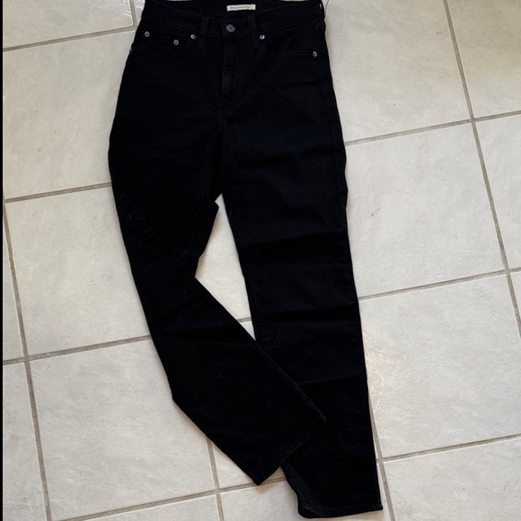 Levi's High Rise Straight Black Jeans - Picture 4 of 4